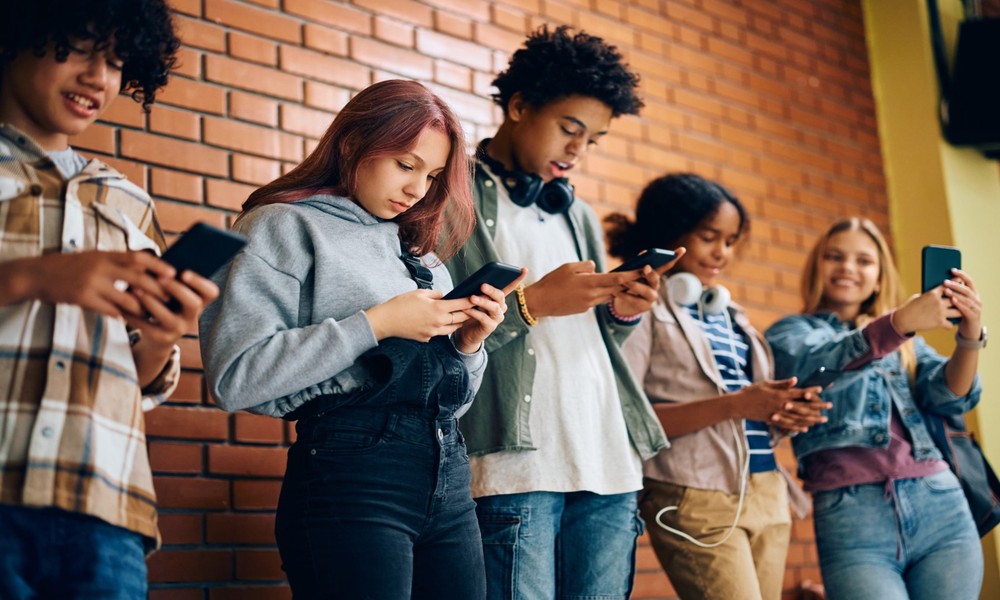 Esther Wojcicki’s TRHS Model Meets the TikTok Ban: Practical Tips for Parents & Teachers
